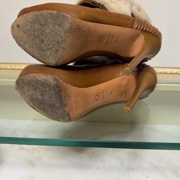 Alexander McQueen Brown Leather Peep-Toe Shearling Ankle Booties - Picture 7 of 7